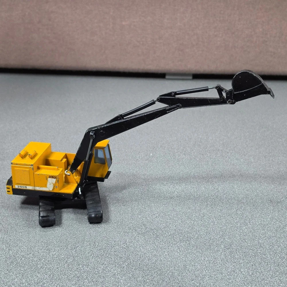NZG Modelle Clark Lima 2505 Excavator 1:50 Yellow Good West Germany Diecast RARE